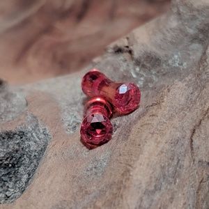 Red Faceted Glass Ear Plugs 4g